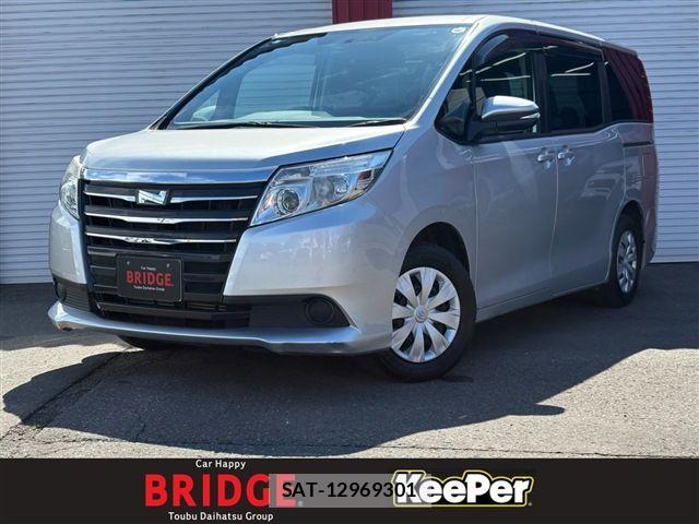 Toyota NOAH 2015-11 8781410-0
