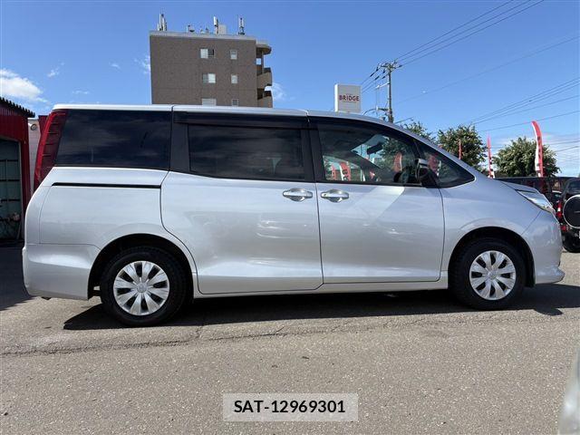 Toyota NOAH 2015-11 8781410-10
