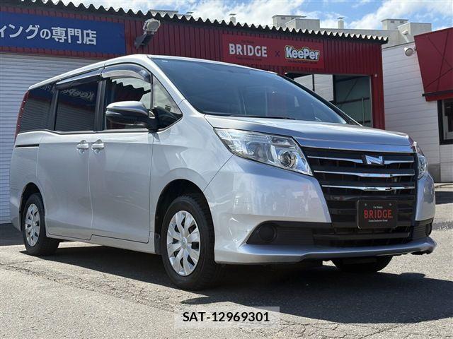 Toyota NOAH 2015-11 8781410-12