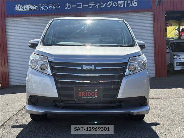 Toyota NOAH 2015-11 8781410-13