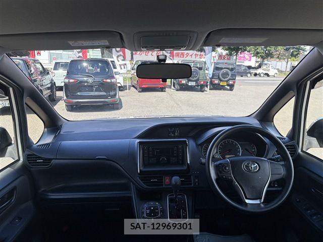 Toyota NOAH 2015-11 8781410-14