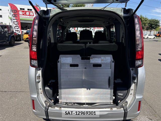 Toyota NOAH 2015-11 8781410-18