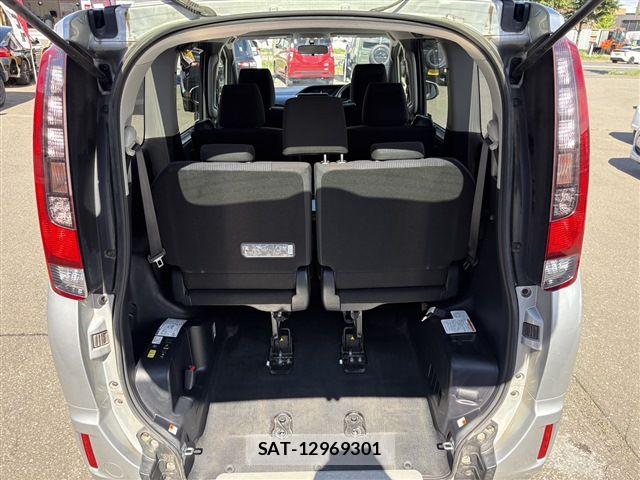 Toyota NOAH 2015-11 8781410-19