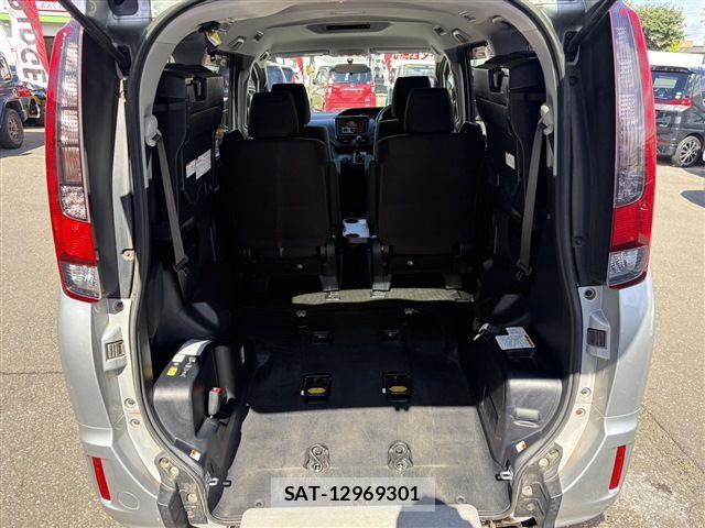 Toyota NOAH 2015-11 8781410-20
