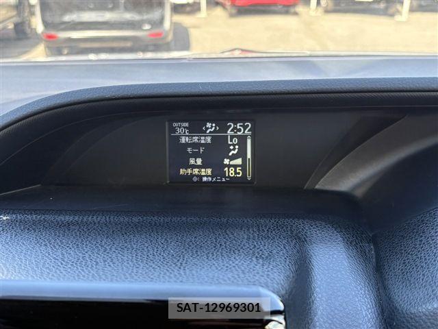Toyota NOAH 2015-11 8781410-24