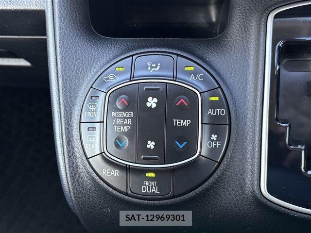 Toyota NOAH 2015-11 8781410-25