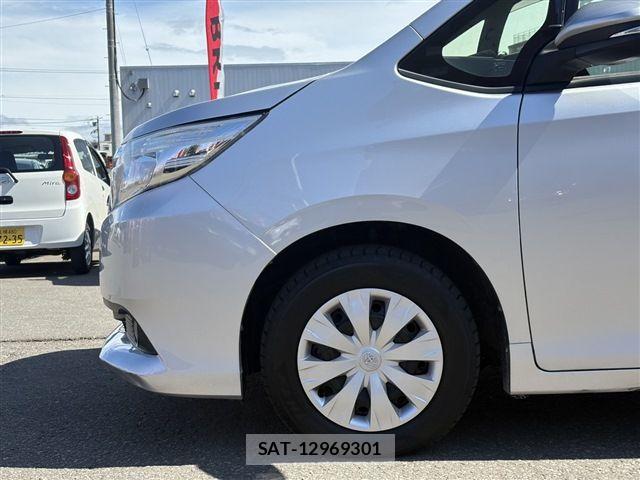 Toyota NOAH 2015-11 8781410-3