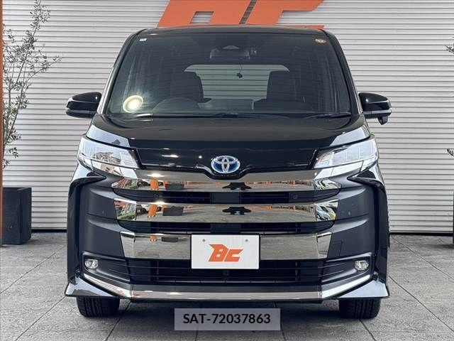 Toyota NOAH 2022-10 8781409-9