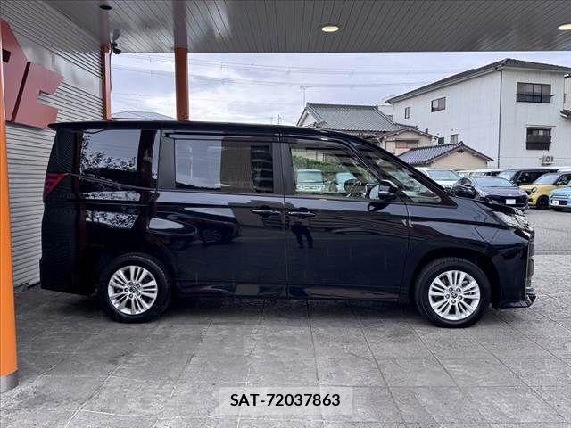 Toyota NOAH 2022-10 8781409-11