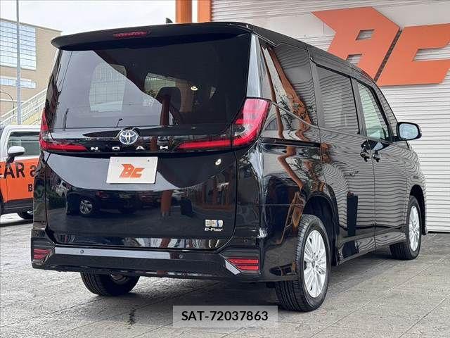 Toyota NOAH 2022-10 8781409-13