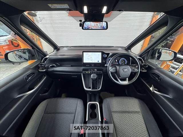 Toyota NOAH 2022-10 8781409-1