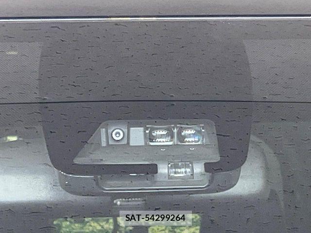 Toyota NOAH 2018-09 8850165-6