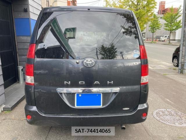 Toyota NOAH 2005-05 8850169-3