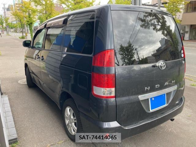 Toyota NOAH 2005-05 8850169-5