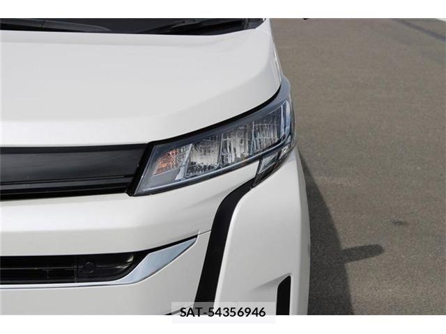 Toyota NOAH 2023-08 8881218-17