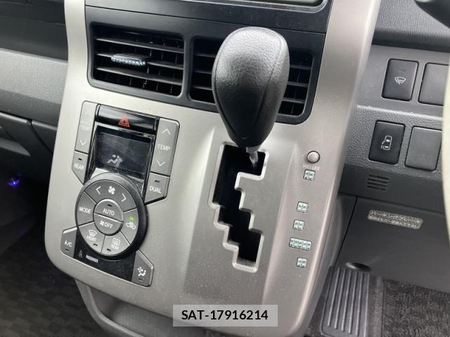 Toyota NOAH 2009-06 8881219-24