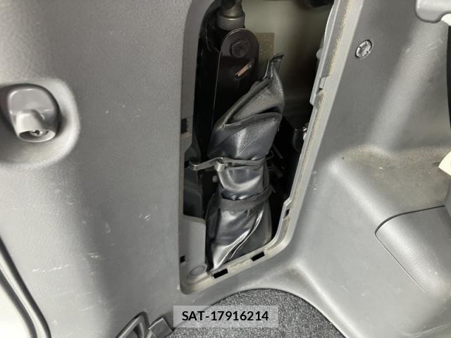 Toyota NOAH 2009-06 8881219-29