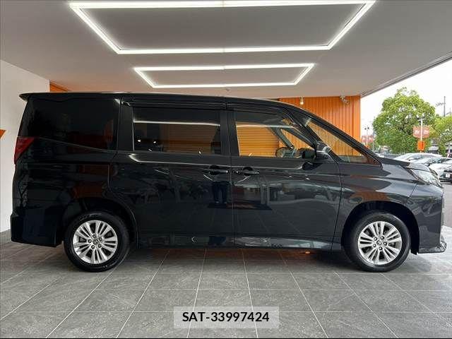 Toyota NOAH 2022-06 8881216-11