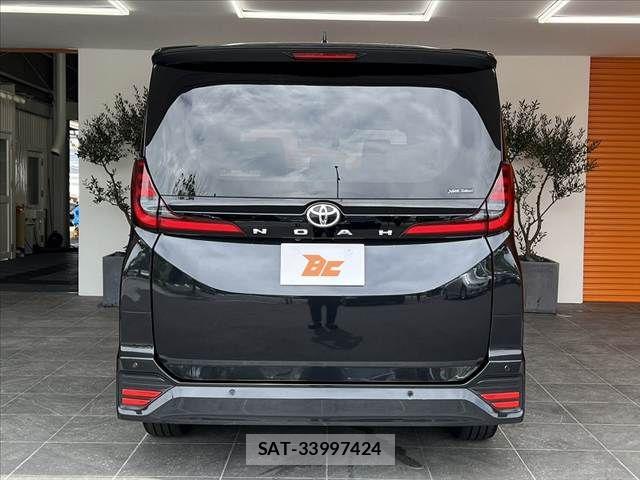 Toyota NOAH 2022-06 8881216-13