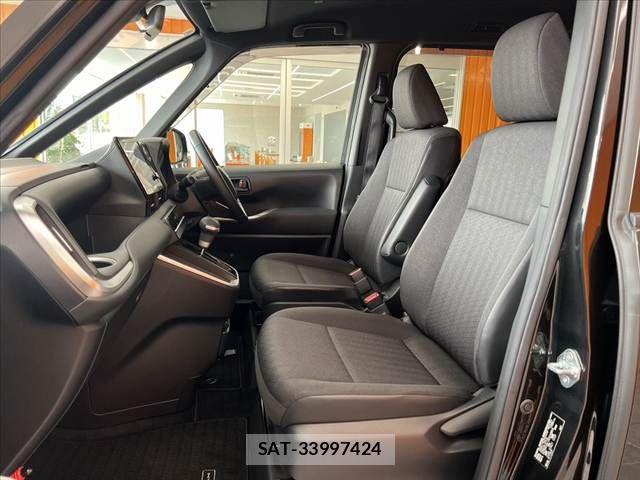 Toyota NOAH 2022-06 8881216-16