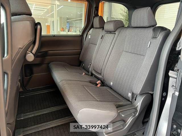 Toyota NOAH 2022-06 8881216-18
