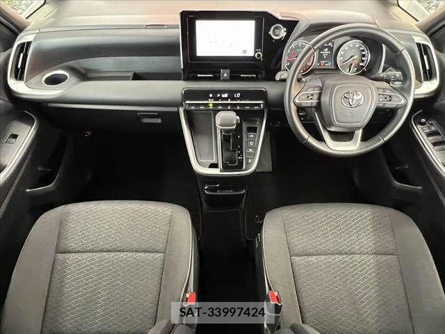 Toyota NOAH 2022-06 8881216-1