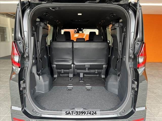 Toyota NOAH 2022-06 8881216-21