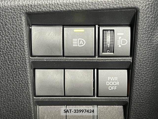 Toyota NOAH 2022-06 8881216-28