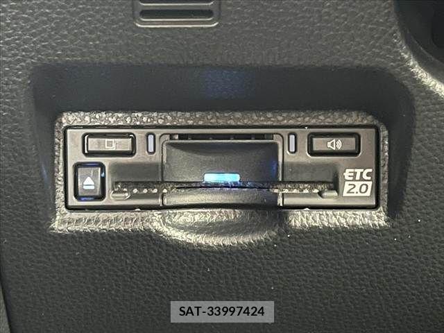 Toyota NOAH 2022-06 8881216-6
