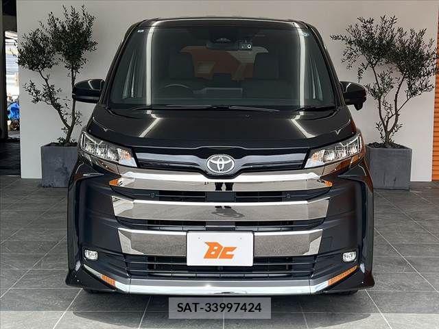 Toyota NOAH 2022-06 8881216-8