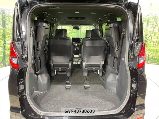 Toyota NOAH HYBRID 2022-03 510025-11
