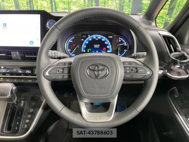 Toyota NOAH HYBRID 2022-03 510025-12