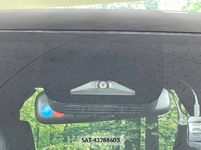 Toyota NOAH HYBRID 2022-03 510025-4