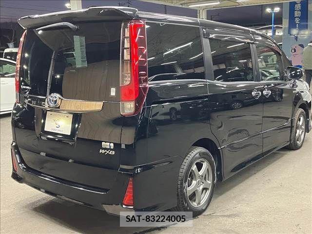 Toyota NOAH HYBRID 2017-02 789713-13