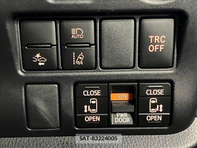 Toyota NOAH HYBRID 2017-02 789713-5