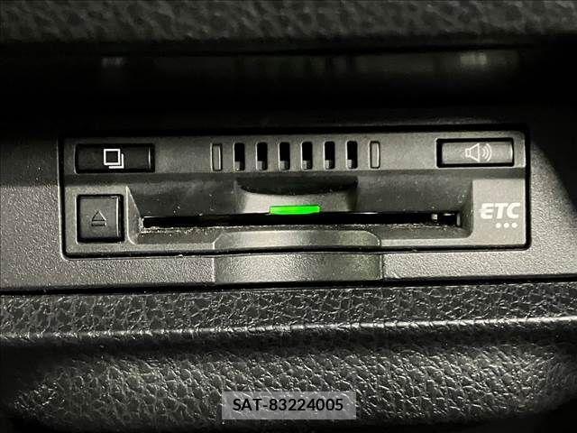 Toyota NOAH HYBRID 2017-02 789713-6