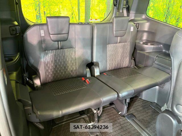 Toyota NOAH HYBRID 2023-06 1182888-9