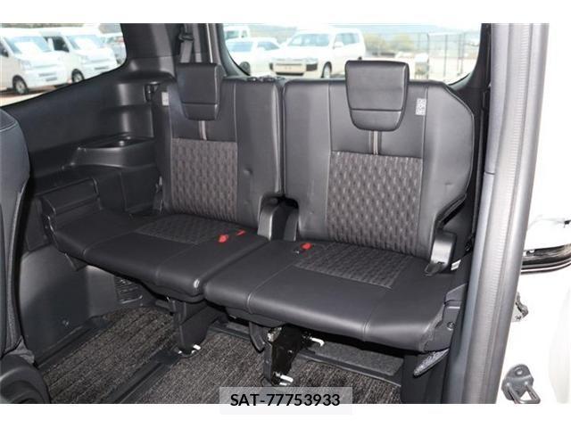 Toyota NOAH HYBRID 2023-12 1203227-17