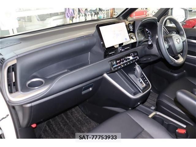 Toyota NOAH HYBRID 2023-12 1203227-6