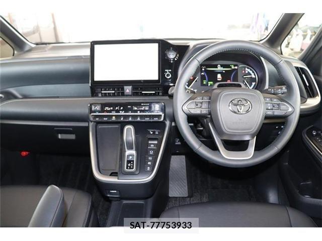 Toyota NOAH HYBRID 2023-12 1203227-8