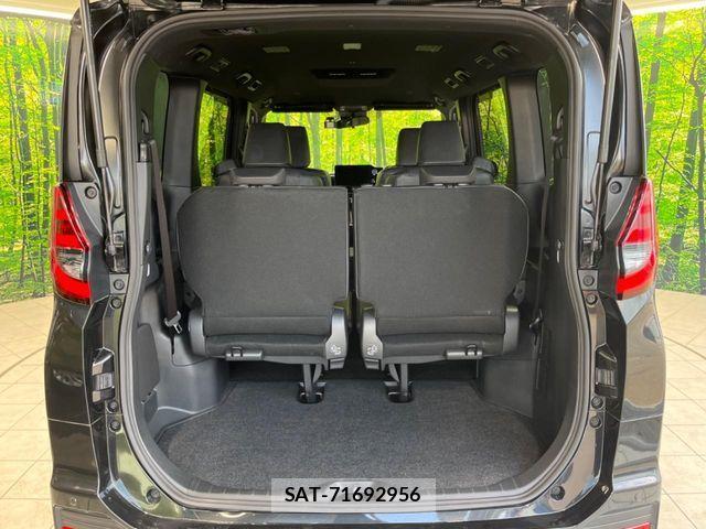 Toyota NOAH HYBRID 2022-12 1212951-10