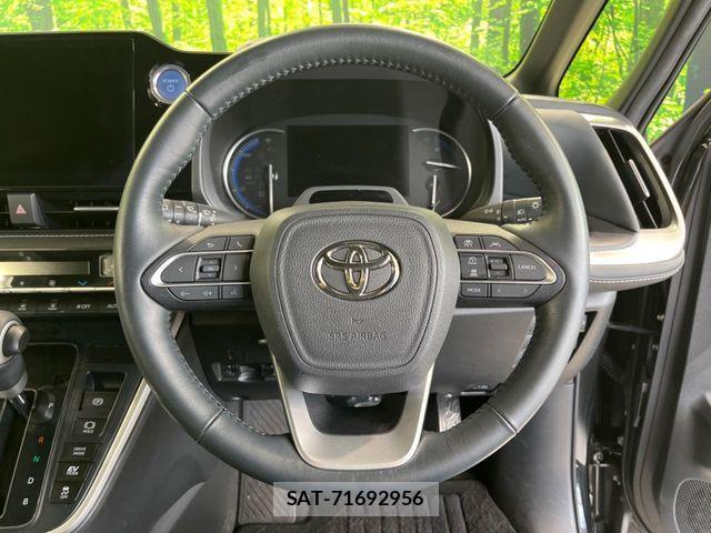 Toyota NOAH HYBRID 2022-12 1212951-11