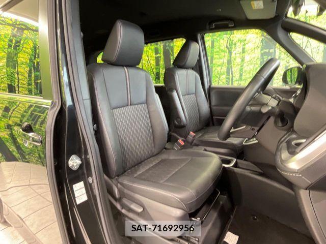 Toyota NOAH HYBRID 2022-12 1212951-7