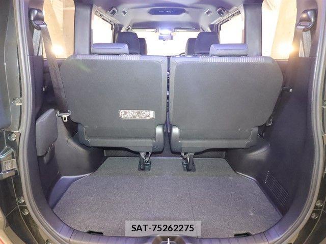 Toyota NOAH HYBRID 2017-08 1223487-11