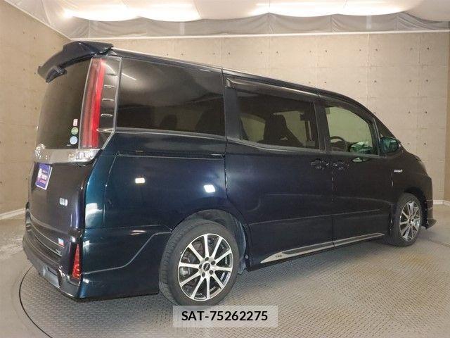 Toyota NOAH HYBRID 2017-08 1223487-1