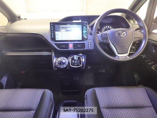 Toyota NOAH HYBRID 2017-08 1223487-2
