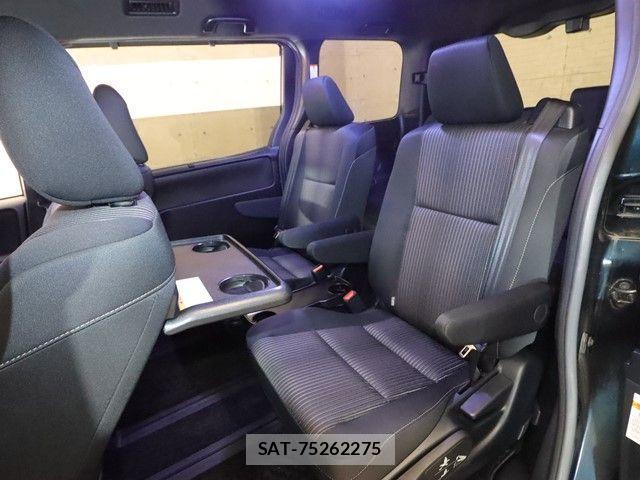 Toyota NOAH HYBRID 2017-08 1223487-7