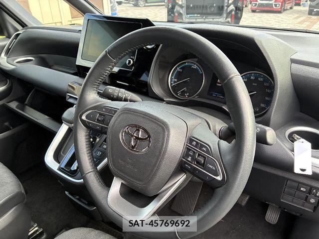 Toyota NOAH HYBRID 2022-07 1282592-8