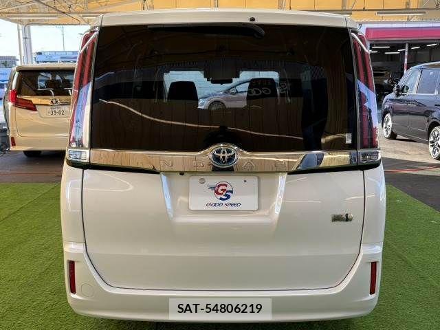 Toyota NOAH HYBRID 2018-01 1473904-16