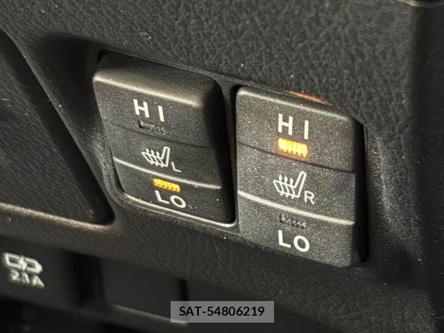 Toyota NOAH HYBRID 2018-01 1473904-6